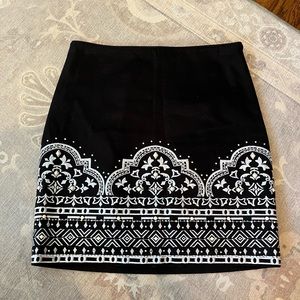 Beautiful embroidered, beaded White House Black Market skirt